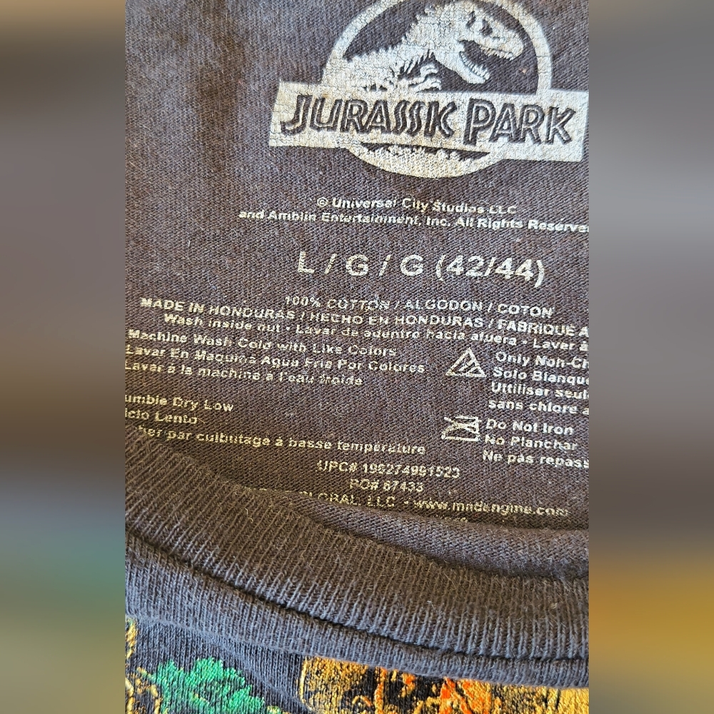 Jurassic Park Vintage Poster T-shirt Size Large Mens Short Sleeve Black - Picture 2 of 3